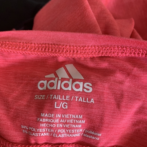 Adidas t-shirt and leggings pink and black with some minor grey details in pants - Picture 2 of 2